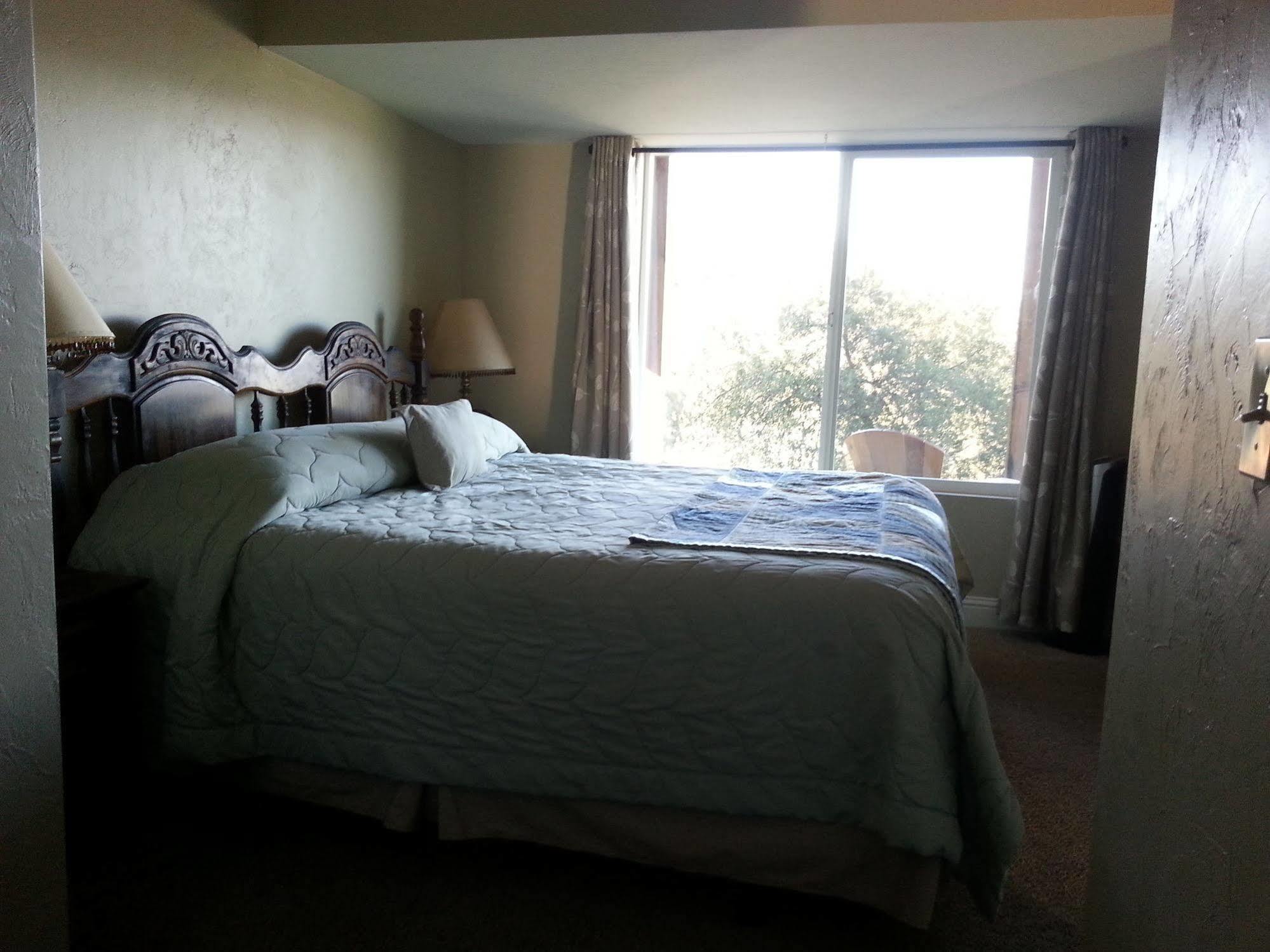 Yosemite Sierra View Bed & Breakfast Oakhurst Ngoại thất bức ảnh